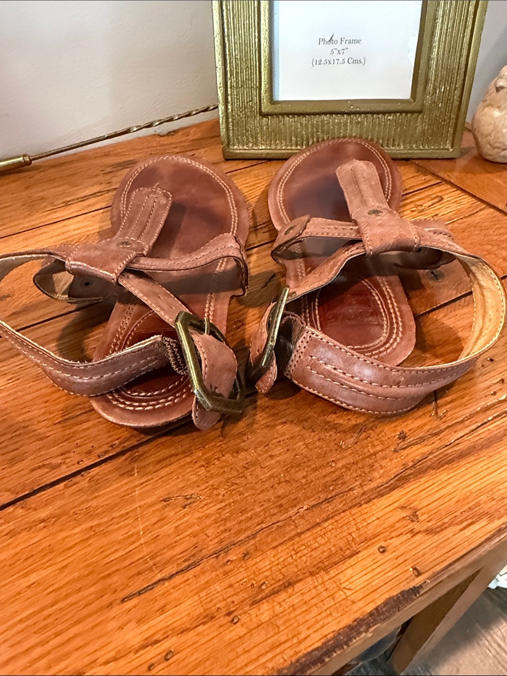 Frye Alessia Brown Leather T-Strap Sandals - Picture 8 of 8